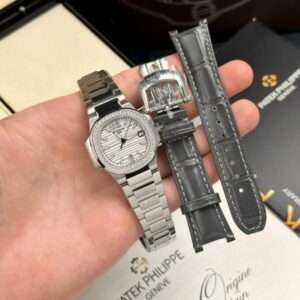 Patek Philippe 1:1 Watch Nautilus 7010 Highest Quality for Women 32mm